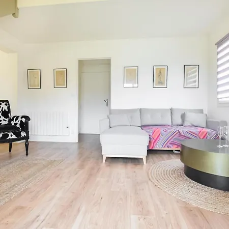 Holiday home Lovely In With Kitchen